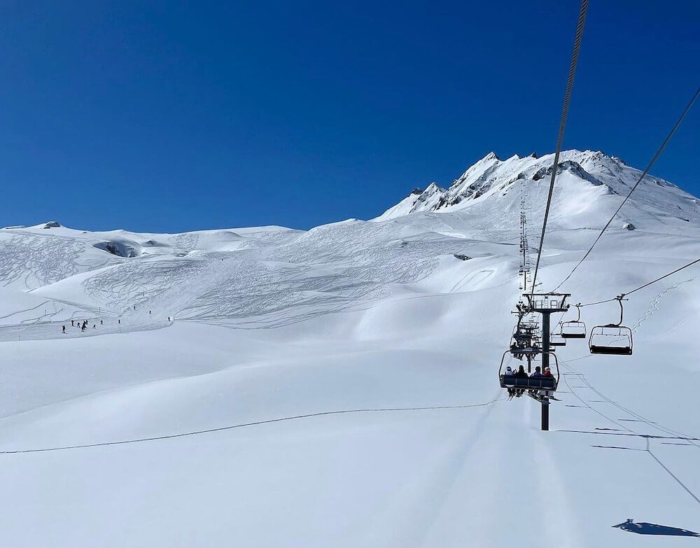 Enjoy a ski experience in the Pyrenees ski resorts
