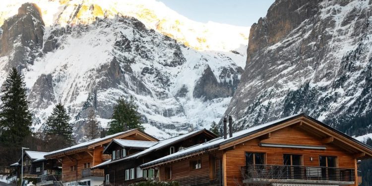 self catered vs catered chalets for your ski holiday? Which is best?